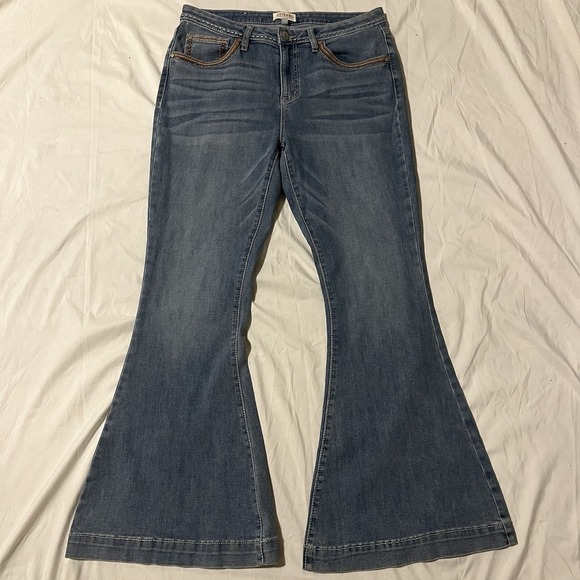 Shyanne Women Size 34 Flare Bell Bottom Jeans Medium Wash Western Cowgirl Rodeo - Picture 1 of 8